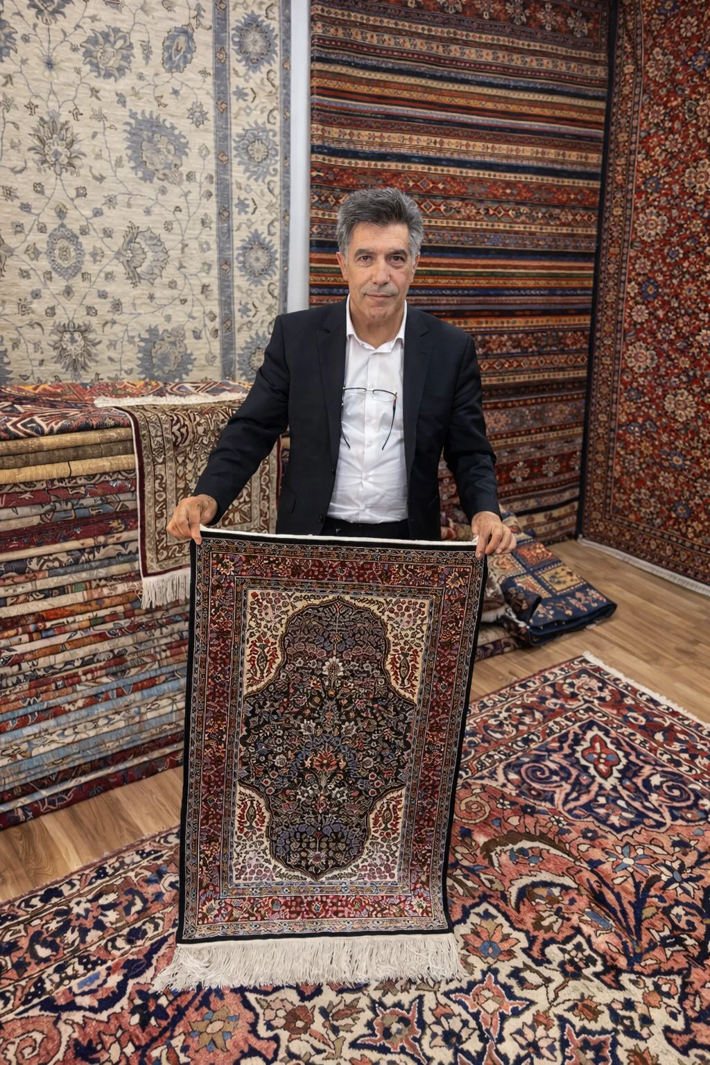 Edip Günes, Teppichexperte mit über 45 Jahren Erfahrung